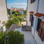 Apartament Maris *